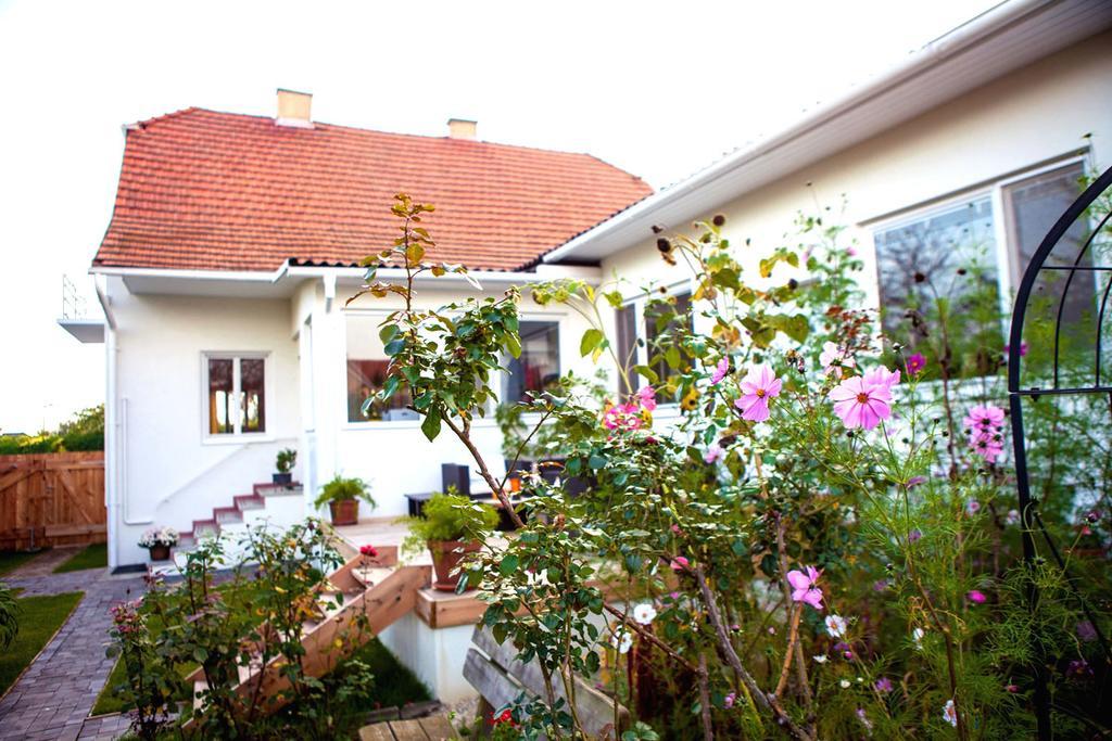 Engels Landhaus Suite Mörbisch am See Exteriér fotografie