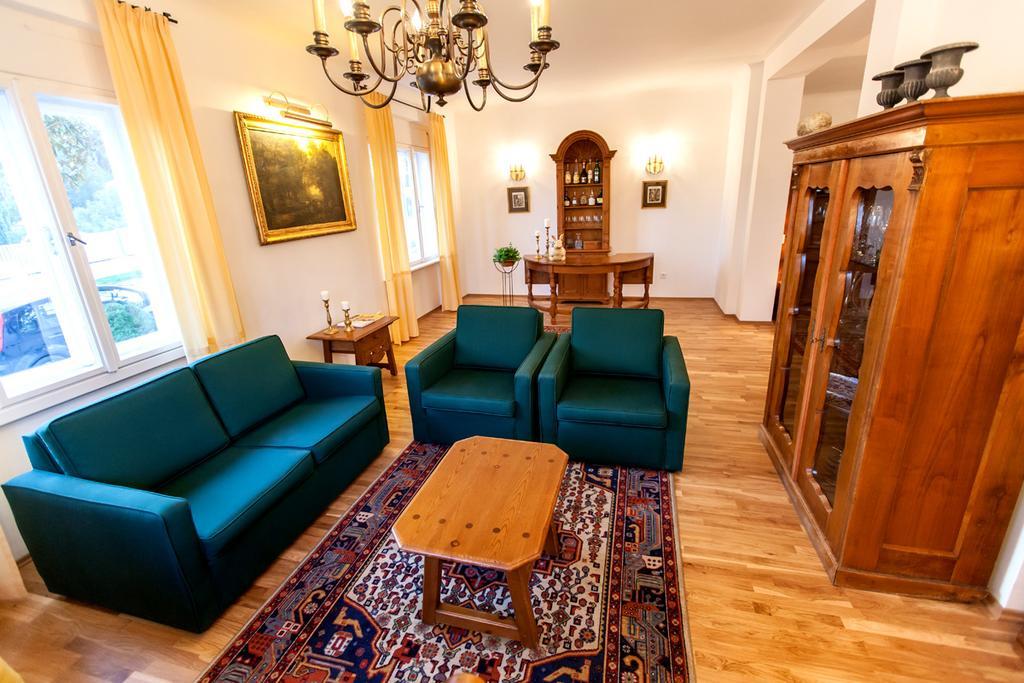 Engels Landhaus Suite Mörbisch am See Exteriér fotografie
