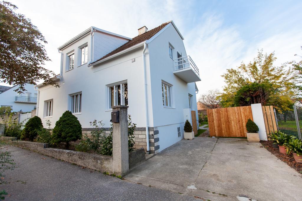 Engels Landhaus Suite Mörbisch am See Exteriér fotografie